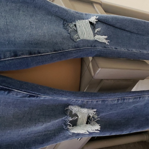 Good American Good Waist in Indigo144 Jeans - Picture 5 of 9